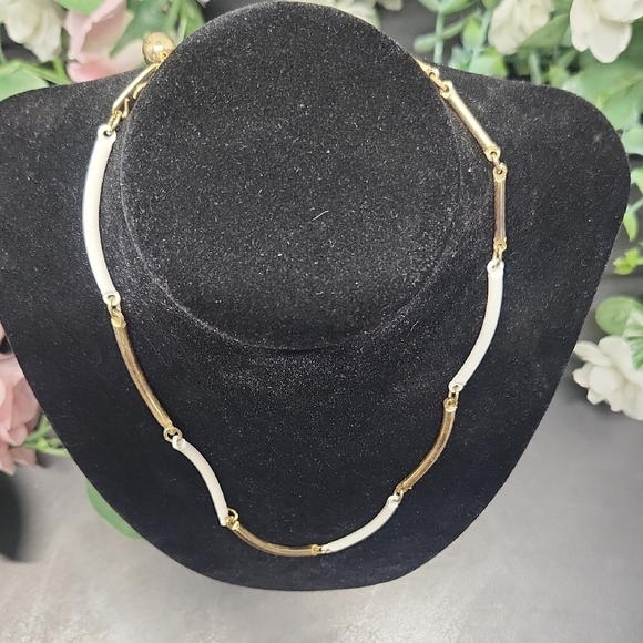 Gold and White Necklace Modern Fashion Jewelry - Picture 2 of 5